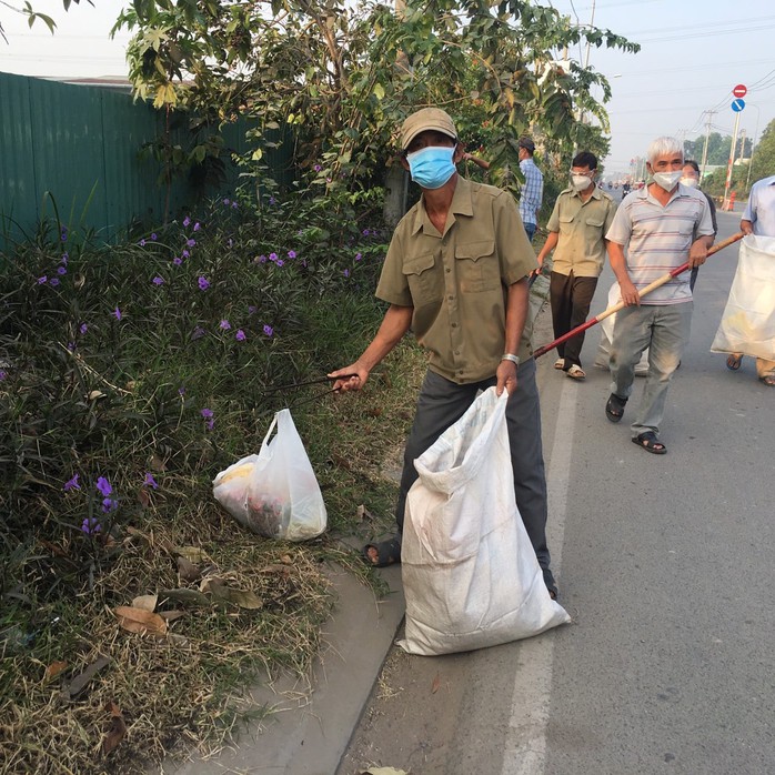 TP HCM: Bình Chánh ra quân tổng vệ sinh môi trường - Ảnh 6.