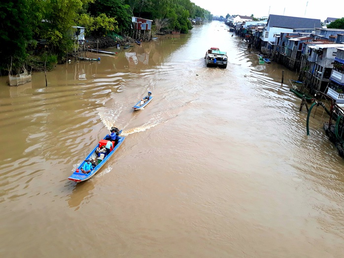 Chuyện làm ăn ven kênh Vĩnh Tế - Ảnh 1.