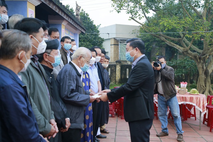 550 năm Danh xưng Quảng Nam: Chủ tịch tỉnh dâng hương tại Nhà thờ Ngũ xã Trà Kiệu - Ảnh 5.