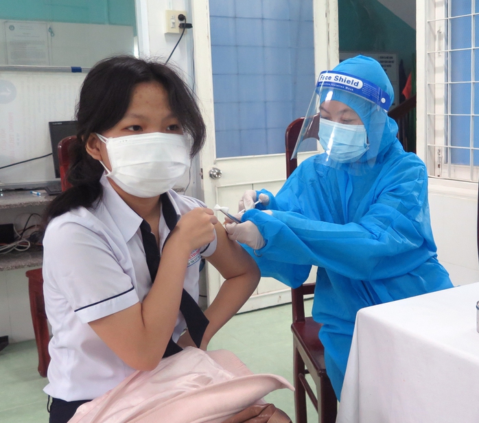 Phú Yên tổ chức tiêm liều bổ sung, nhắc lại vắc-xin phòng Covid-19  - Ảnh 1.