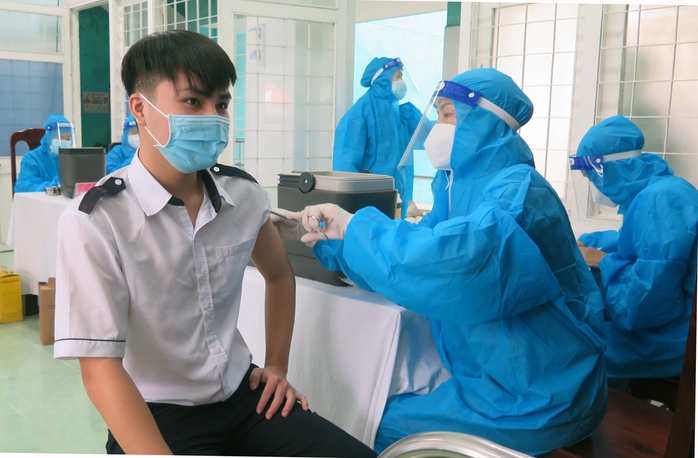 Phú Yên tổ chức tiêm liều bổ sung, nhắc lại vắc-xin phòng Covid-19  - Ảnh 2.