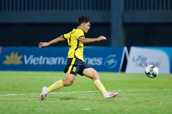 Vượt qua Hà Nội phút bù giờ, lứa đàn em Công Phượng lần đầu vô địch Giải U21 quốc gia 2021 - Ảnh 3.