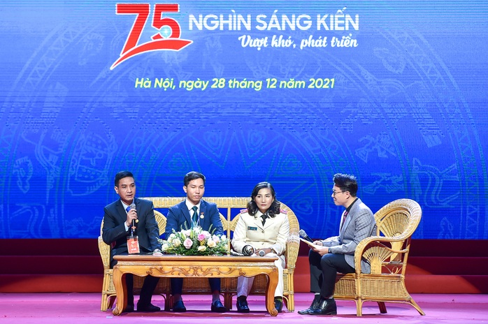 Thủ tướng Phạm Minh Chính: Chung sức, đồng lòng tạo nên bứt phá mới trong năng suất lao động - Ảnh 2.