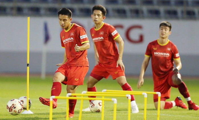 Singapore không cho phép Đỗ Hùng Dũng dự AFF Cup - Ảnh 1.