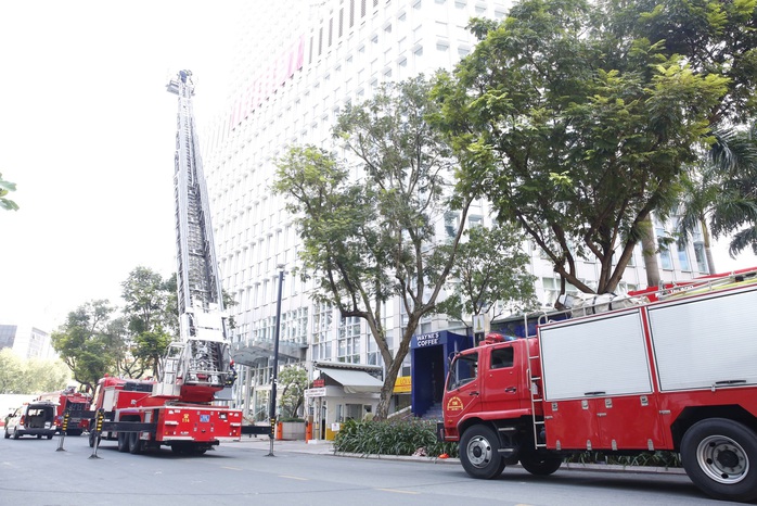 Phương án giải cứu hàng trăm người trong tầng hầm Vietcombank Tower bị khói, lửa vây kín - Ảnh 4.