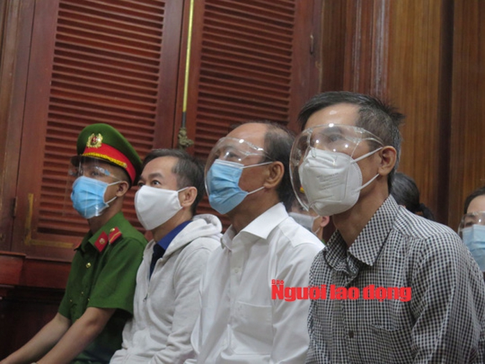 Tạm ngừng phiên tòa xét xử vụ án liên quan ông Trần Vĩnh Tuyến đến ngày 8-12 - Ảnh 3.