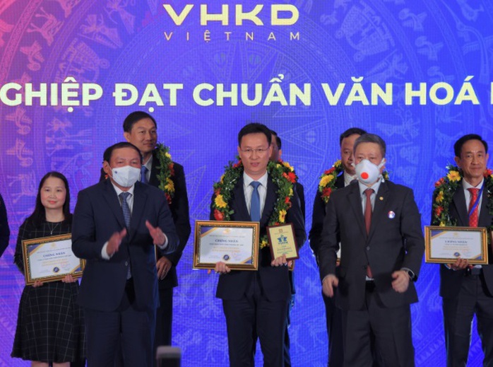 VietinBank là “Doanh nghiệp đạt chuẩn văn hóa kinh doanh Việt Nam” năm 2021 - Ảnh 1. VietinBank là “Doanh nghiệp đạt chuẩn văn hóa kinh doanh Việt Nam” năm 2021 - Ảnh 1.