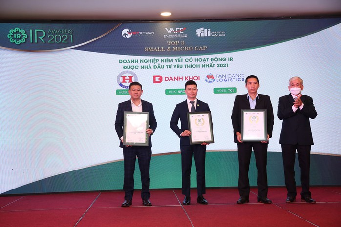 Vinh danh doanh nghiệp niêm yết có hoạt động IR tốt nhất 2021 - Ảnh 1. Vinh danh doanh nghiệp niêm yết có hoạt động IR tốt nhất 2021 - Ảnh 1.