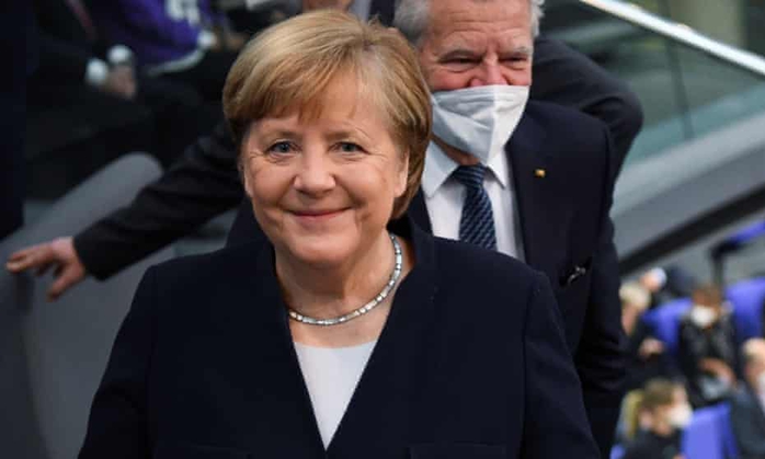 Bà Angela Merkel cần khoảng lặng sau 16 năm quên bản thân - Ảnh 1.