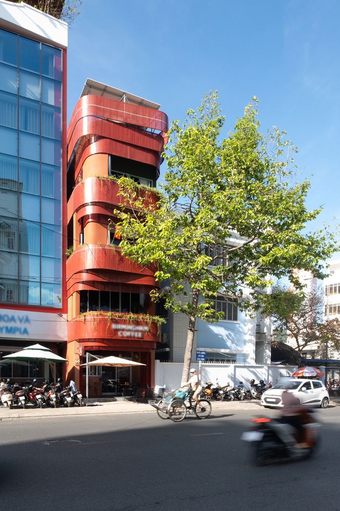 Căn nhà quấn ruy băng thép - Ảnh 1. Căn nhà quấn ruy băng thép - Ảnh 1.