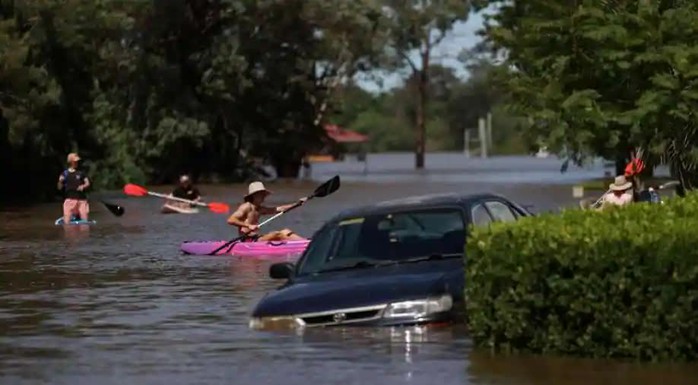 Úc: Chết kẹt trong xe hơi ngay ngày đầu nhận việc do lũ lụt kinh hoàng - Ảnh 2.