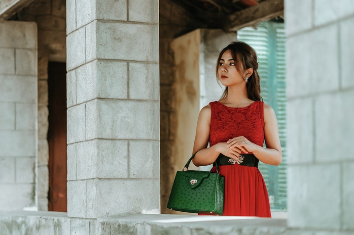 Độc đáo thời trang công sở với túi xách da đà điểu, cá sấu Khatoco - Ảnh 4. Độc đáo thời trang công sở với túi xách da đà điểu, cá sấu Khatoco - Ảnh 4.