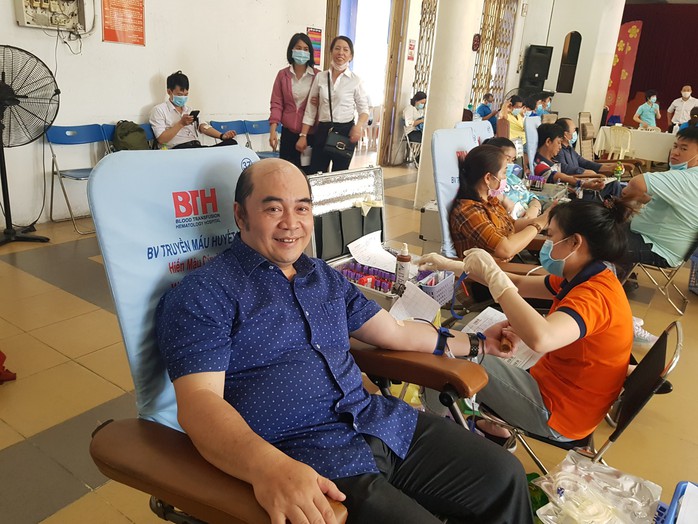Đoàn viên tích cực tham gia hiến máu cứu người - Ảnh 2.