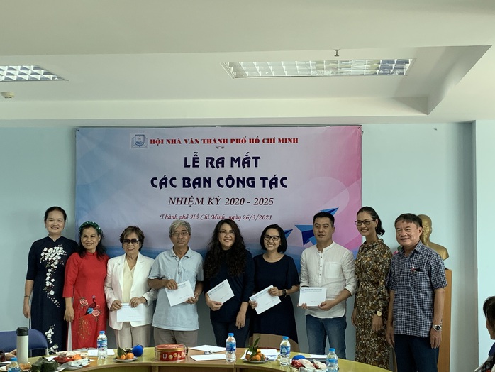 Hội Nhà văn TP HCM ra mắt các ban công tác - Ảnh 1.