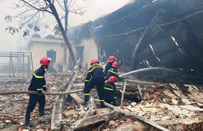 Cháy lớn tại nhà máy may IVORY ở Thanh Hóa - Ảnh 2.