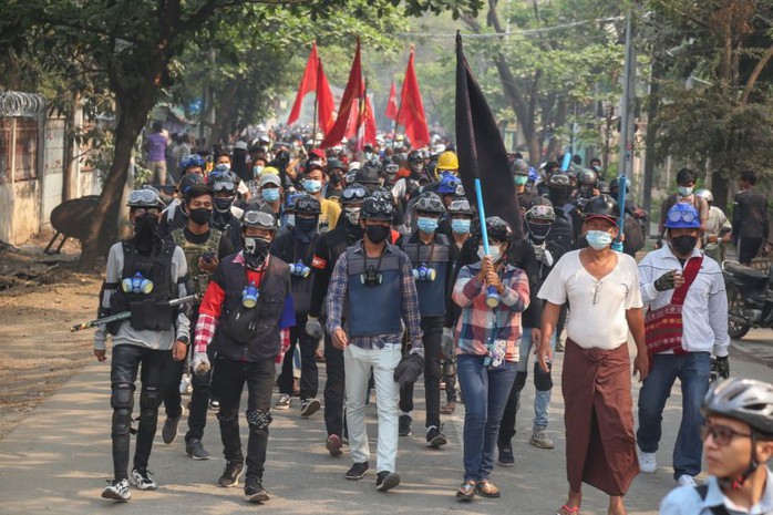 Myanmar: Hơn 100 người thiệt mạng một ngày, tướng lĩnh thế giới lên tiếng - Ảnh 2.