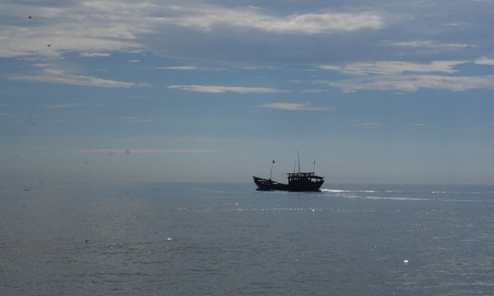 Tàu hàng khủng đâm chìm tàu cá ngư dân Quảng Bình rồi bỏ chạy - Ảnh 1.