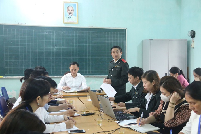 Bộ GD-ĐT lên tiếng vụ nữ giáo viên Tiểu học Sài Sơn B tố bị nhà trường trù dập - Ảnh 1.