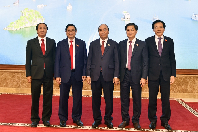 Giới thiệu chữ ký của Thủ tướng Phạm Minh Chính, 2 tân Phó Thủ tướng - Ảnh 1.