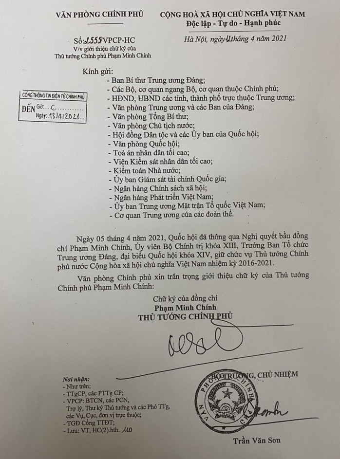 Giới thiệu chữ ký của Thủ tướng Phạm Minh Chính, 2 tân Phó Thủ tướng - Ảnh 2.