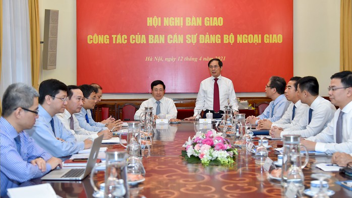 Phó Thủ tướng Phạm Bình Minh bàn giao nhiệm vụ Bộ trưởng Ngoại giao - Ảnh 3.