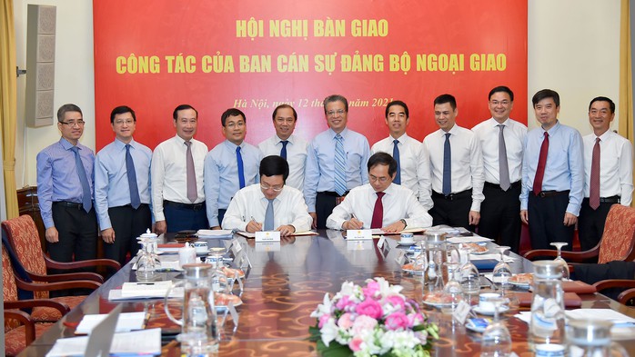 Phó Thủ tướng Phạm Bình Minh bàn giao nhiệm vụ Bộ trưởng Ngoại giao - Ảnh 4.