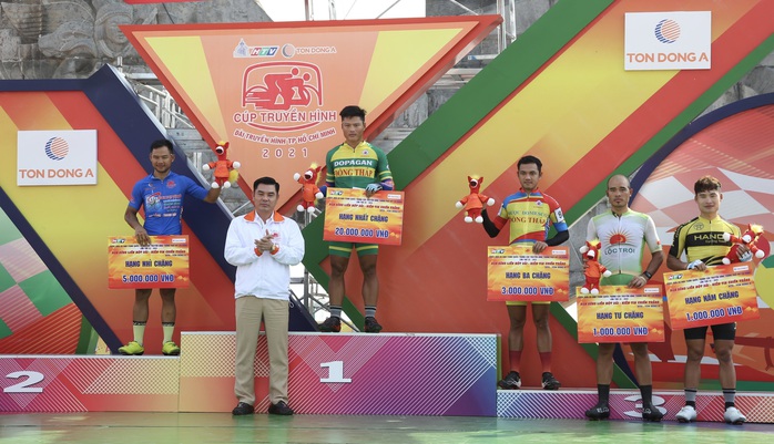 Loic Desriac xé áo vàng tại Cửa Lò - Ảnh 1. bóng đá tỷ lệ kèo nhà cái xé áo vàng tại Cửa Lò - Ảnh 1.