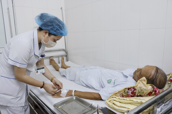 Bệnh viện Bạch Mai: 51% nhân viên hài lòng về lãnh đạo  - Ảnh 4.