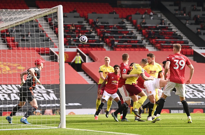 Vùi dập Burnley, Man United mơ soán ngôi Ngoại hạng của Man City - Ảnh 4.