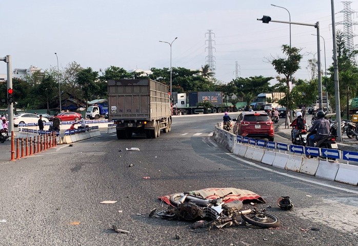 Đà Nẵng: Thêm một người tử vong vì đi nhầm đường dẫn ở điểm đen tai nạn - Ảnh 1.