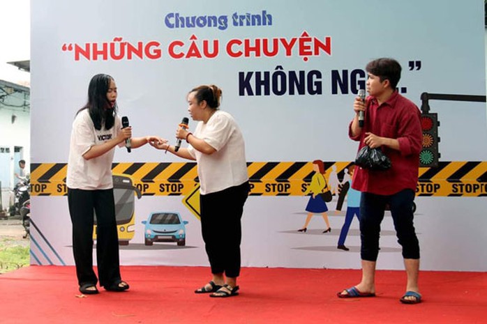 Công nhân học kỹ năng tham gia giao thông - Ảnh 1.