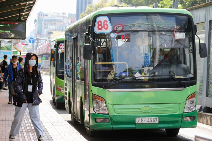 TP HCM thông báo giảm hàng ngàn chuyến xe buýt - Ảnh 1.