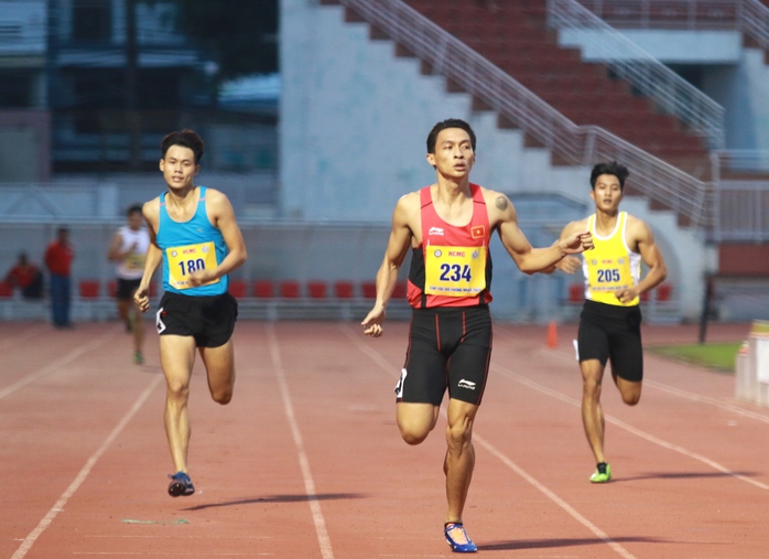 Lê Tú Chinh lập hat-trick vàng, chủ nhà TP HCM thống trị Cúp Tốc độ - Ảnh 4.