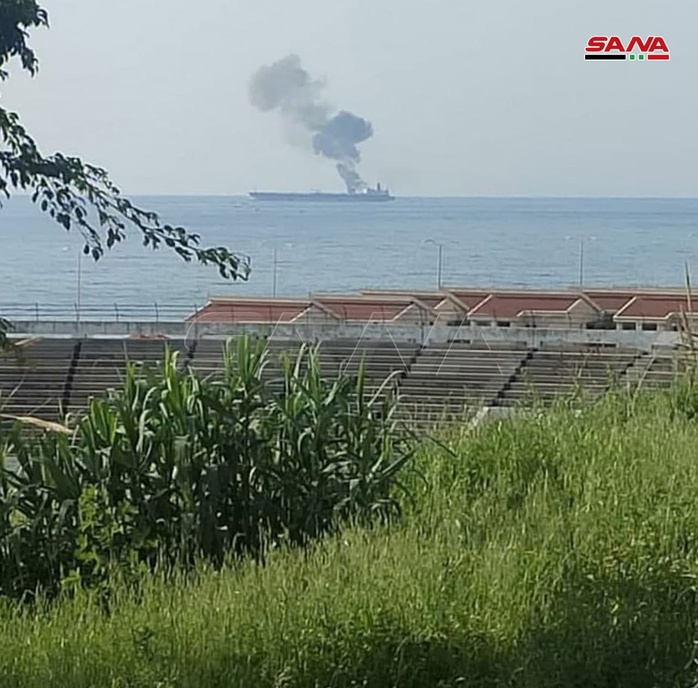 Tàu chở dầu Iran bị tấn công ngoài khơi Syria, 3 người chết - Ảnh 1.