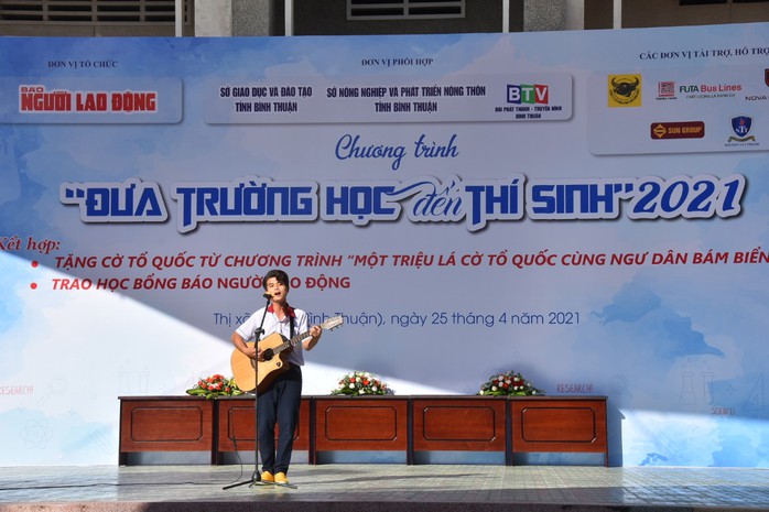 Đưa trường học đến thí sinh Bình Thuận: Tâm lý học có phải là ngành khua môi múa mép? - Ảnh 4.