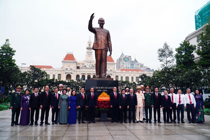 ĐẢNG BỘ THÀNH PHỐ HỒ CHÍ MINH: 46 năm không ngừng lớn mạnh - Ảnh 1.