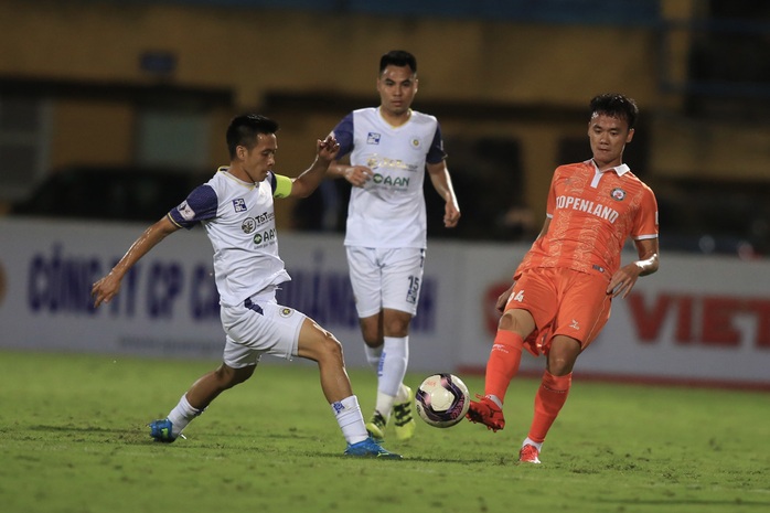Hà Nội FC thất bại trước T.Bình Định ngay trên sân nhà Hàng Đẫy - Ảnh 4.
