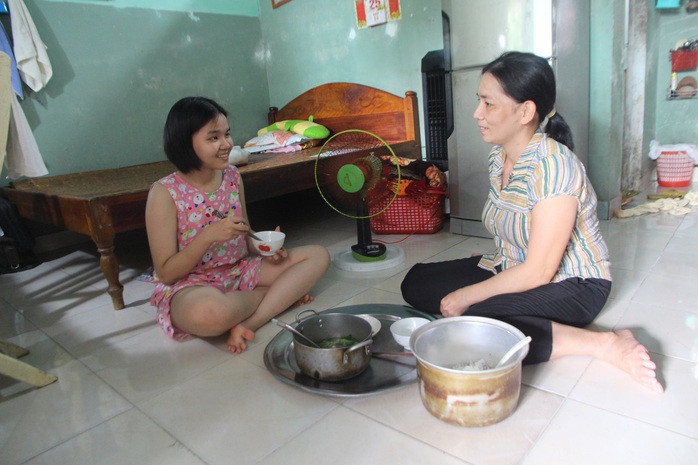 Cô học trò trường chuyên Nguyễn Bỉnh Khiêm ở Quảng Nam cần giúp đỡ - Ảnh 2.