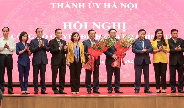Công bố quyết định của Bộ Chính trị phân công ông Đinh Tiến Dũng làm Bí thư Thành ủy Hà Nội - Ảnh 15.