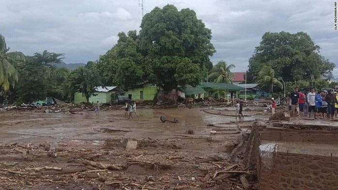 Lũ quét, sạt lở kinh hoàng khiến hàng chục người chết ở Indonesia, Đông Timor - Ảnh 1.