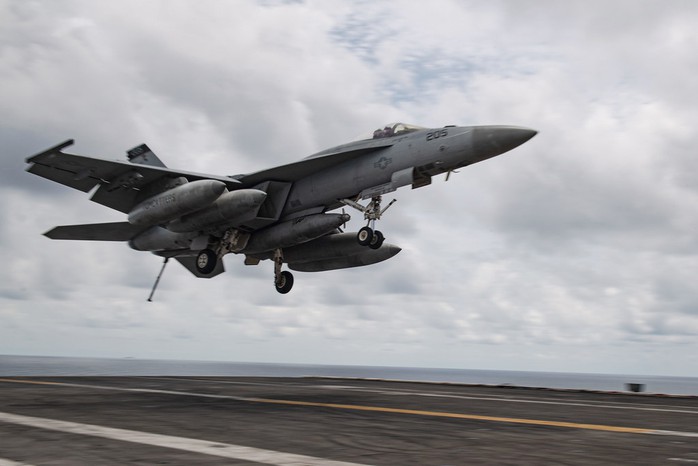 Cận cảnh tàu sân bay Mỹ USS Theodore Roosevelt tiến vào biển Đông - Ảnh 2. Cận cảnh tàu sân tỷ lệ kèo nhà cái malaysia Mỹ USS Theodore Roosevelt tiến vào biển Đông - Ảnh 2.