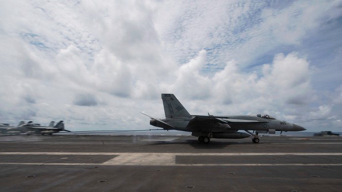 Cận cảnh tàu sân bay Mỹ USS Theodore Roosevelt tiến vào biển Đông - Ảnh 4. Cận cảnh tàu sân tỷ lệ kèo nhà cái malaysia Mỹ USS Theodore Roosevelt tiến vào biển Đông - Ảnh 4.