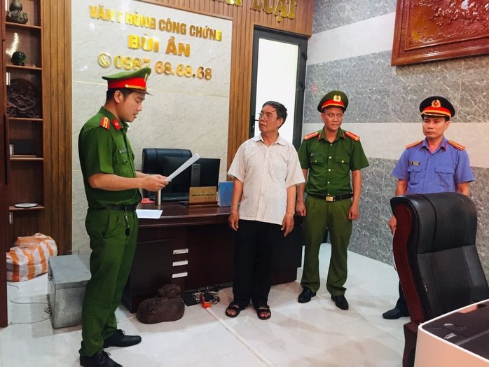 Vì sao trưởng phòng công chứng ở Quảng Nam bị bắt? - Ảnh 1.