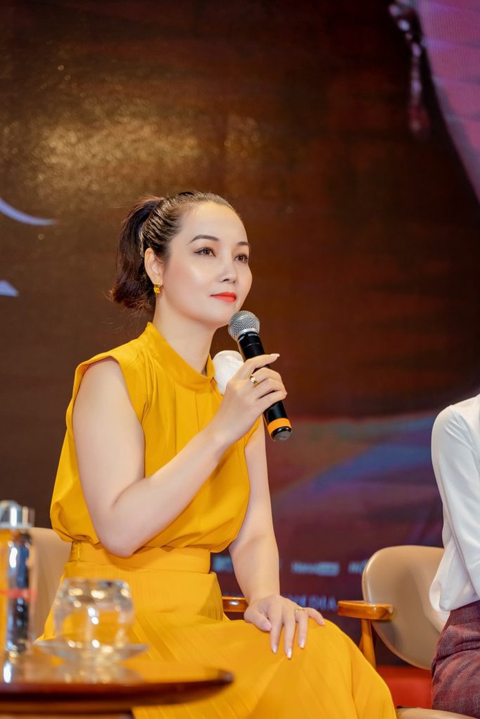 Ca sĩ Phương Thanh máu lửa, mang phim Kiều giao lưu sinh viên - Ảnh 2.