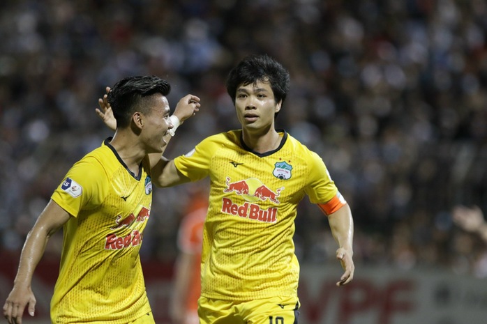 Công Phượng và Văn Toàn lập công, Hoàng Anh Gia Lai lấy lại ngôi đầu V-League 2021 - Ảnh 3.