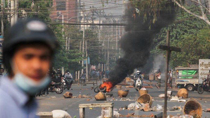 Myanmar: Vũ khí tự chế “vô hiệu”, nhiều người biểu tình thiệt mạng - Ảnh 1.