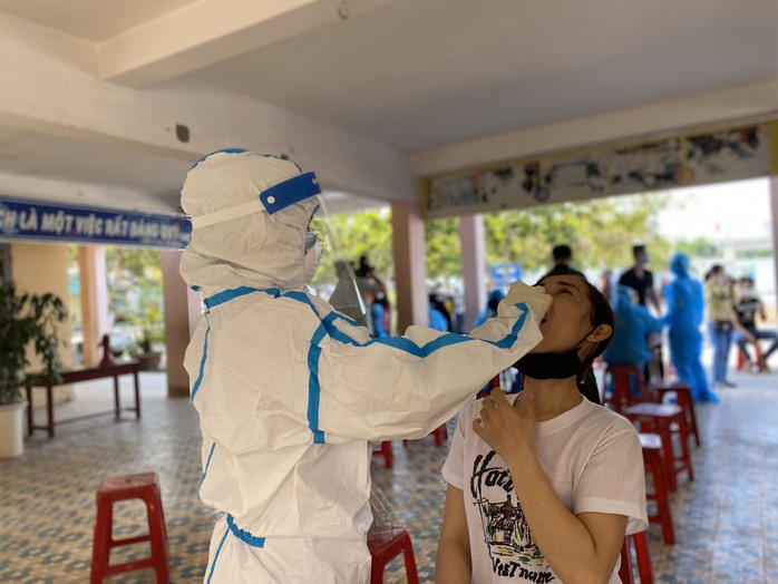 Chủ quán chè bưởi nhiễm Covid-19 sau khi ngồi cùng bàn tiệc cưới với Tổng giám đốc Thẩm mỹ viện Amida - Ảnh 1.