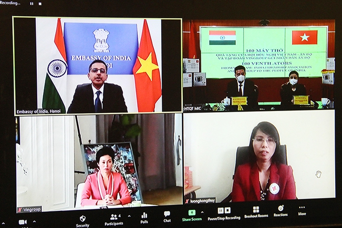 Bộ trưởng Nguyễn Mạnh Hùng trao tặng 100 máy thở cho Ấn Độ - Ảnh 2.