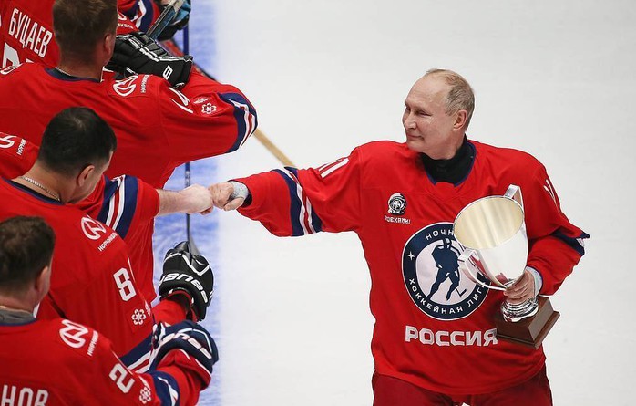 Lần đầu tái xuất trong giải khúc côn cầu ngôi sao, Tổng thống Putin gây sốt - Ảnh 3.