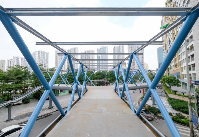 CLIP: “Soi” cây cầu vượt chữ y độc lạ giữa lòng Hà Nội - Ảnh 11.